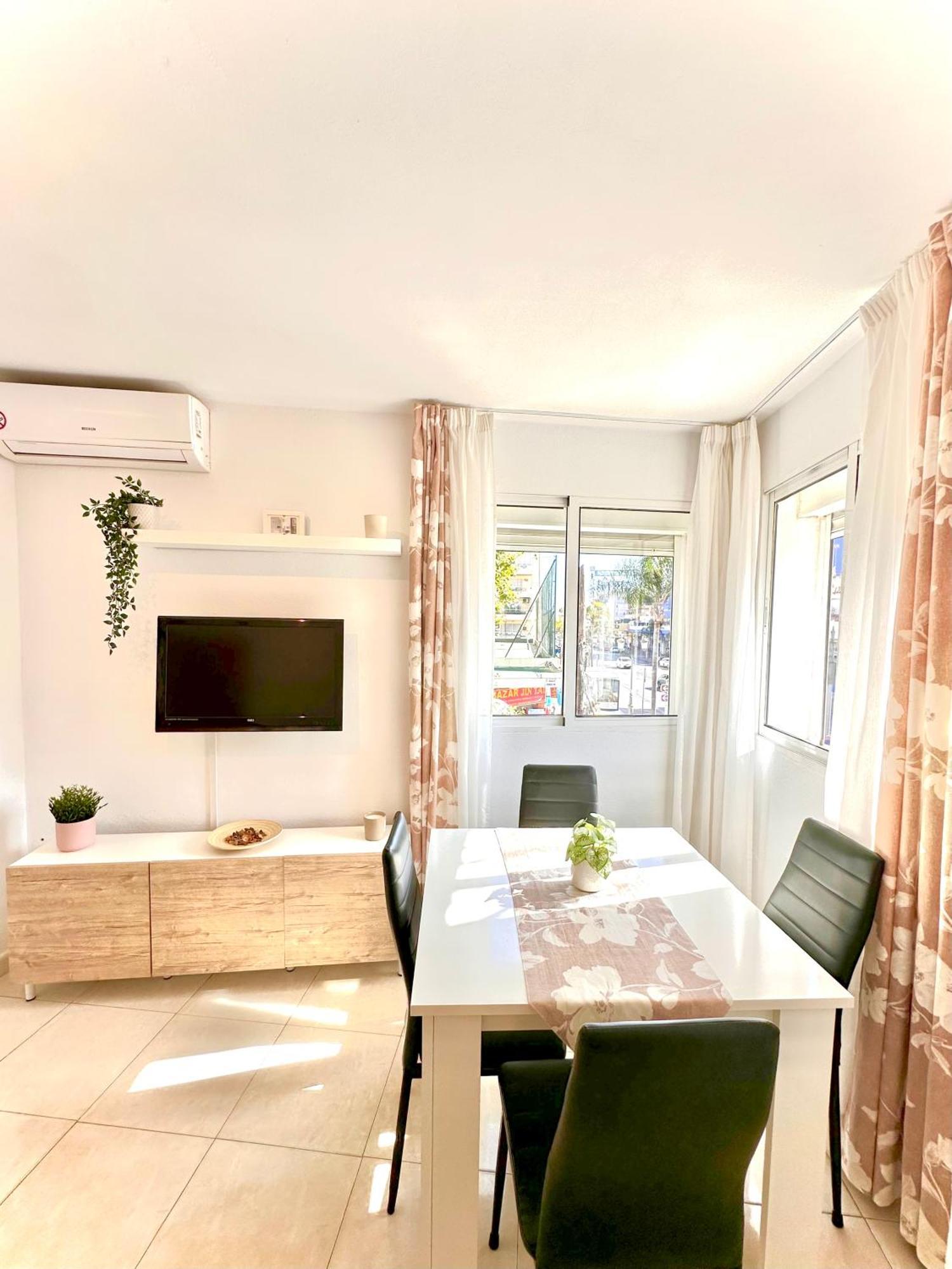 Apartamentos J&K 托雷莫利诺斯 外观 照片