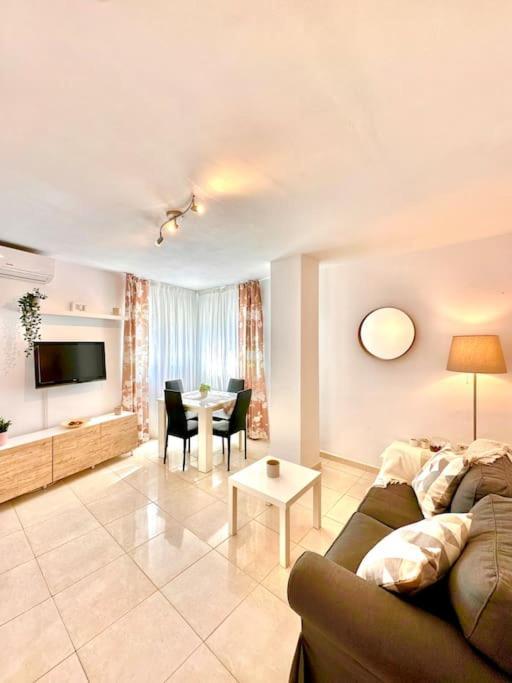Apartamentos J&K 托雷莫利诺斯 外观 照片